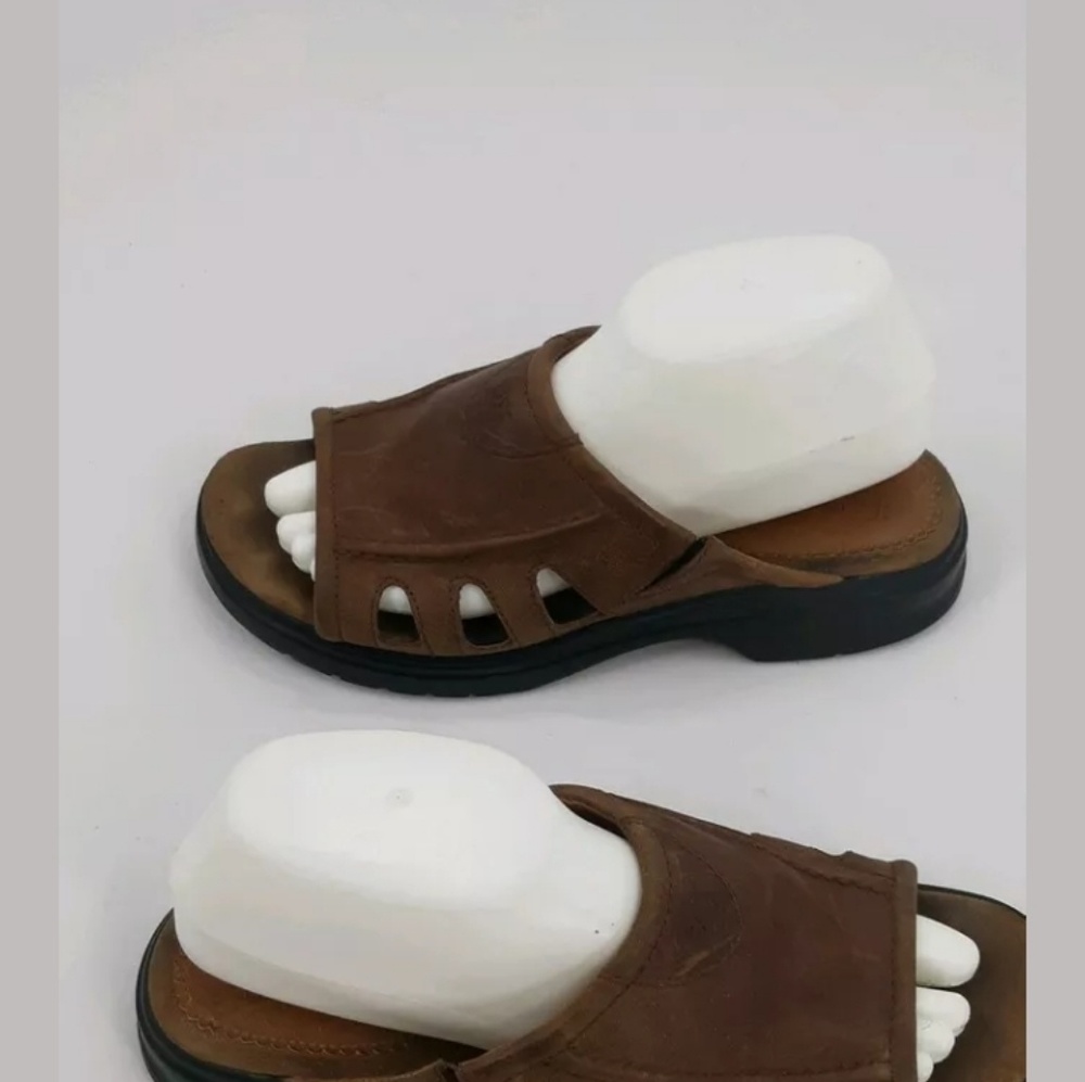 Womans size 9B Ariat slides